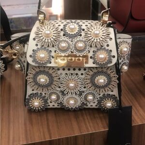 Cream Floral Appliqué Pearl Top-Handle Bag